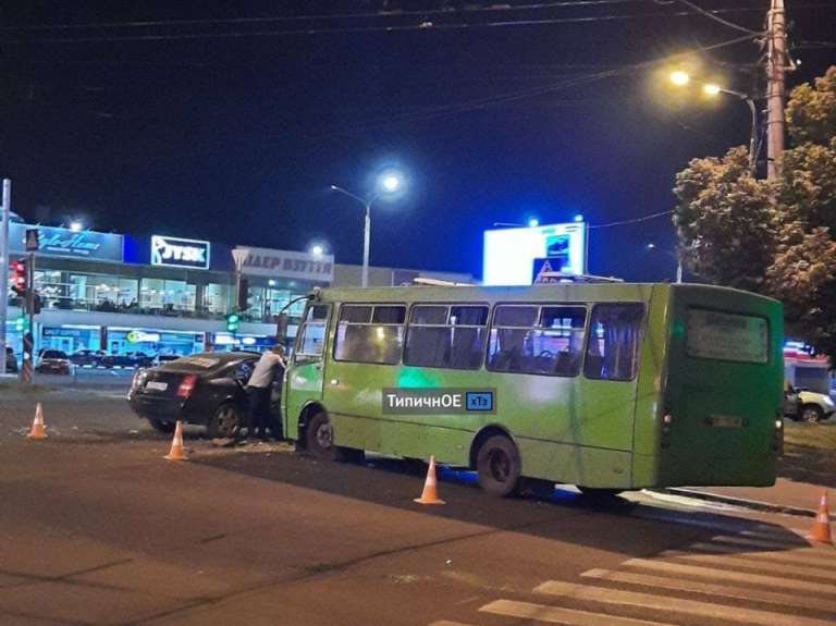 На Одесской – тройное ДТП с маршруткой