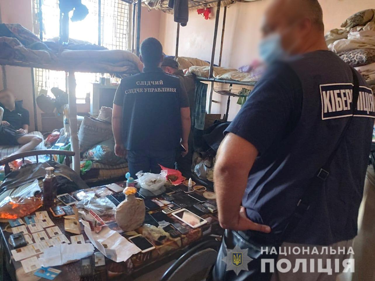 В Харькове мошенник с сокамерниками обворовывал людей с помощью фишинга