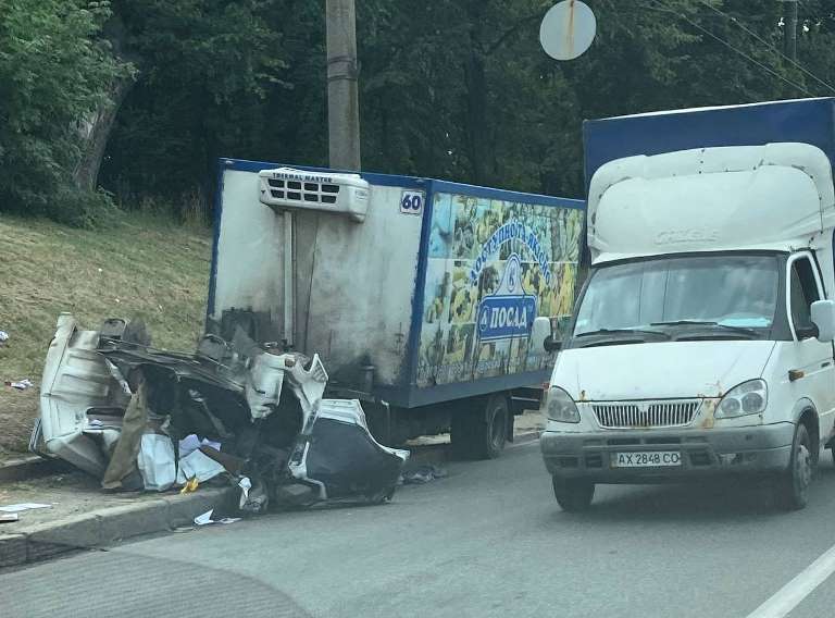 Разорванный напополам грузовик: водителя не смогли спасти после клинической смерти