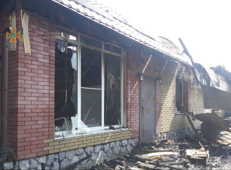Возле Чугуева вспыхнул крупный пожар, загорелся дом