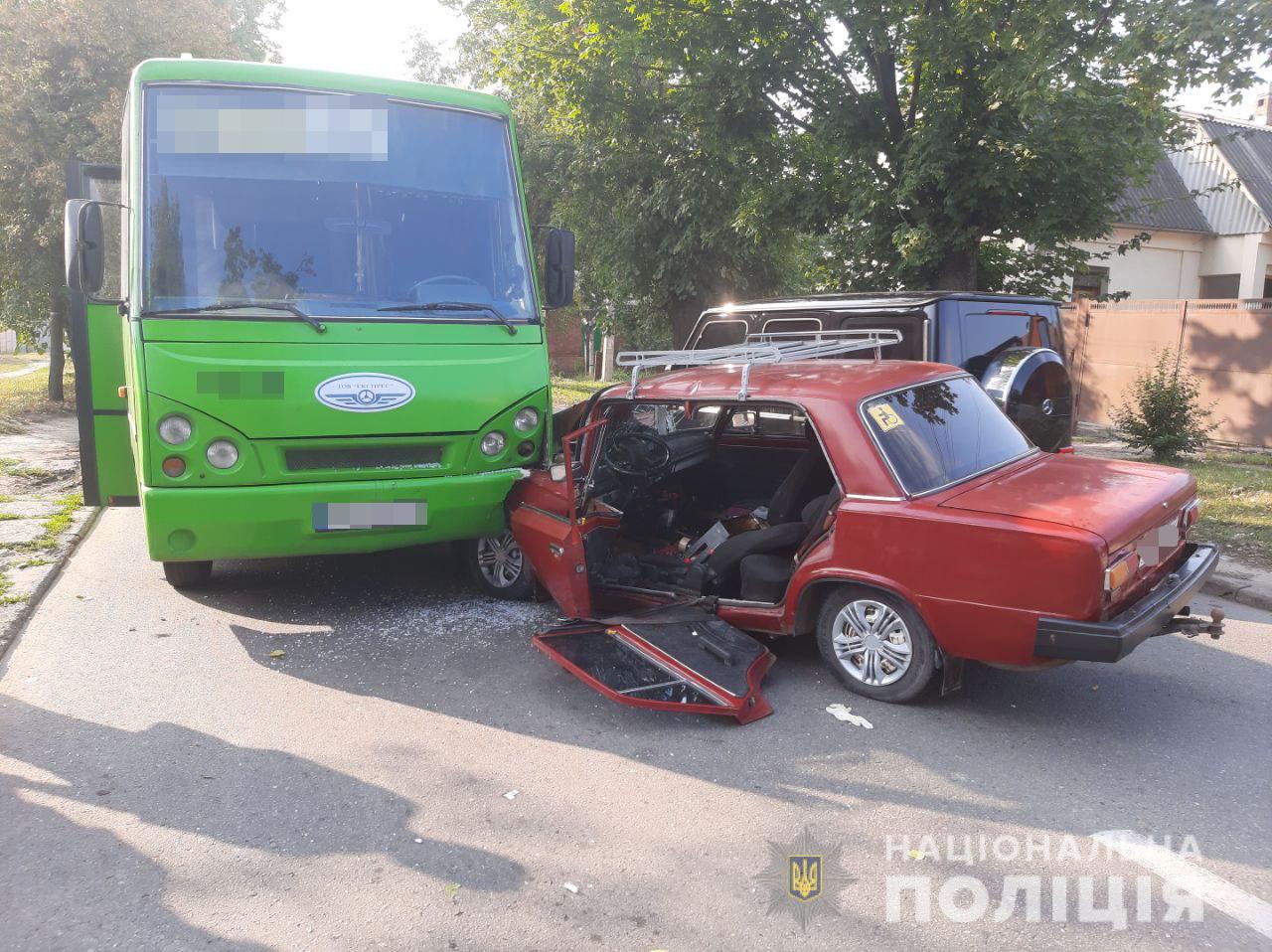 Авария с маршруткой: водитель ВАЗа умер в больнице (фото)