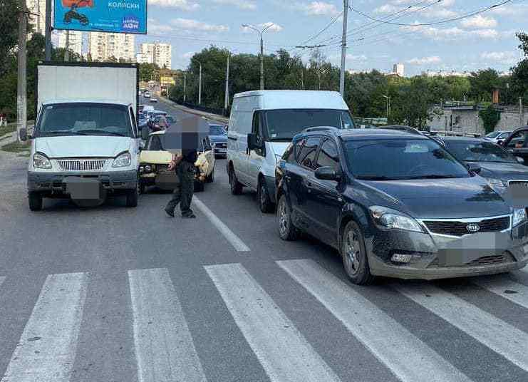 На Салтовке столкнулись четыре машины