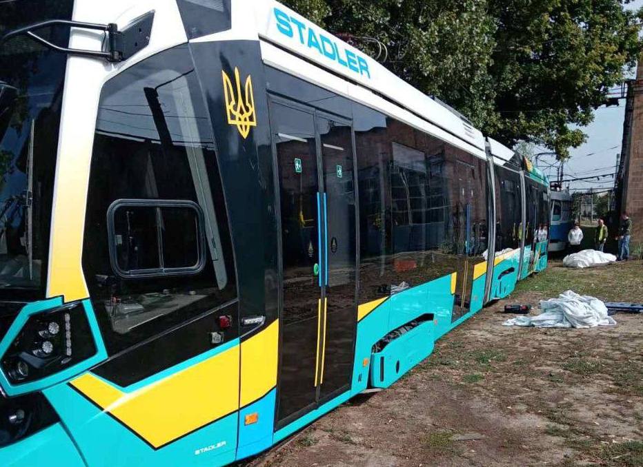 В Харьков привезли новый швейцарский трамвай