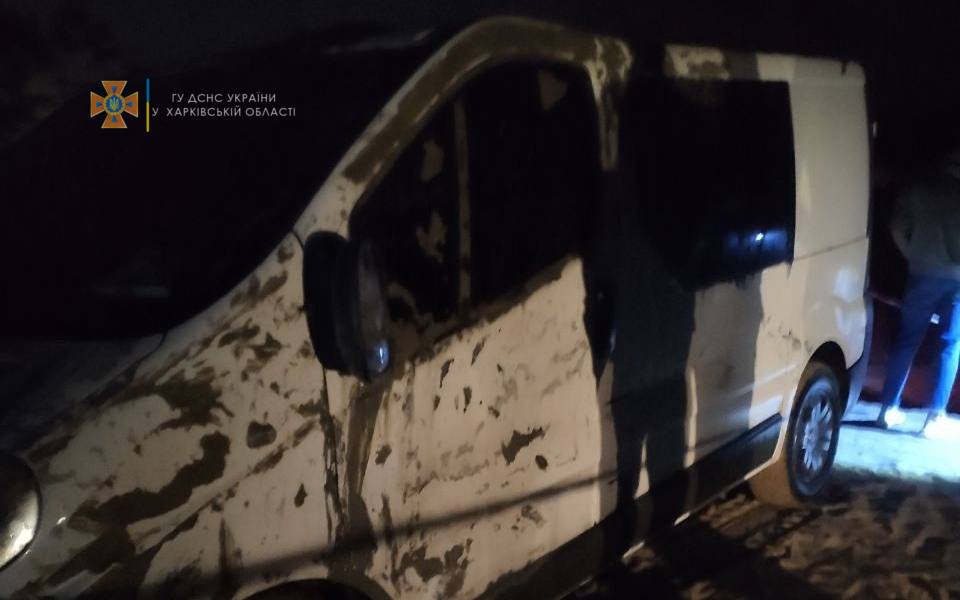 В Харьковской области утонул автобус людьми (фото, видео)