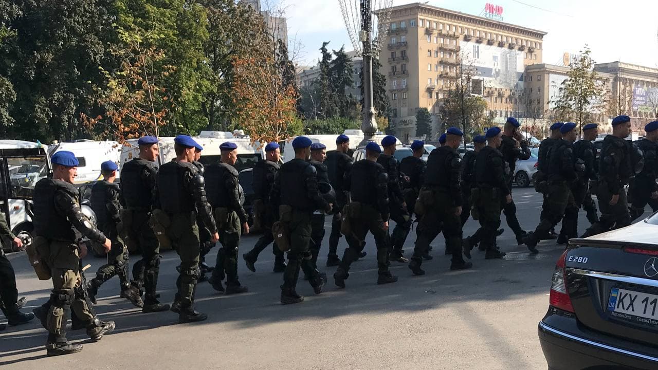 На площади Свободы - полиция и автозаки: Харьков готовится к ЛГБТ-маршу (фото)