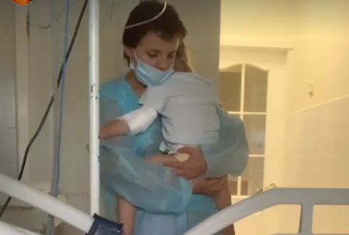Скандал в Харькове: мать обвиняет врачей детской больницы в жестокости, они ее - в позерстве