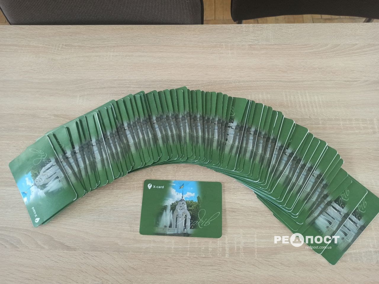 В Харькове начали выдавать карточки харьковчанина