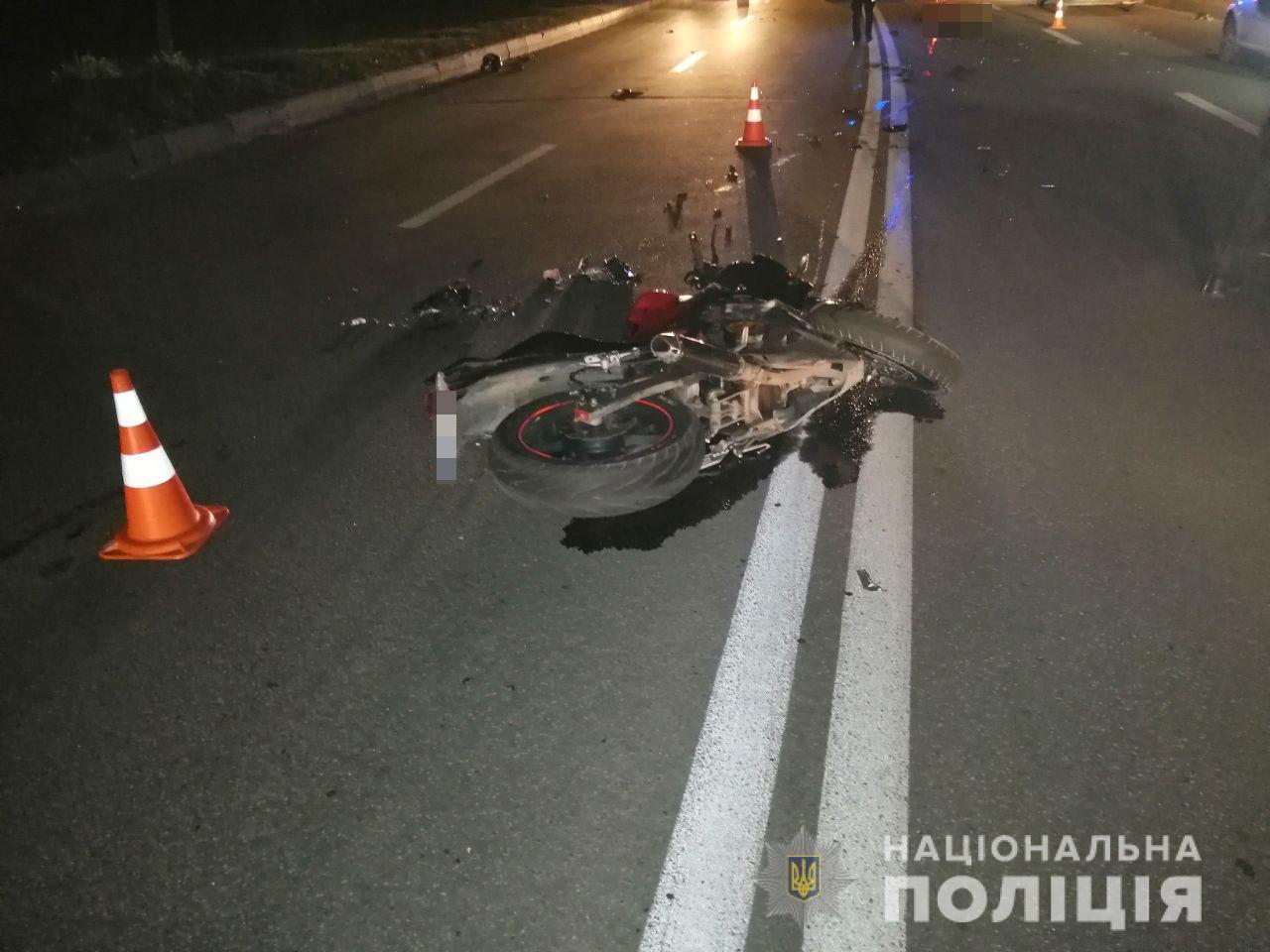 В Харькове в тройном ДТП погиб мотоциклист (фото)