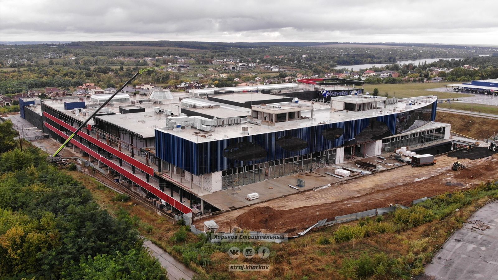 Как проходит реконструкция крупного ТРЦ на Алексеевке: фото