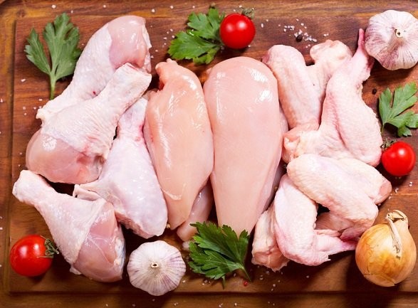 Сальмонелла в курятине: в Харькове изымают из продажи опасное мясо