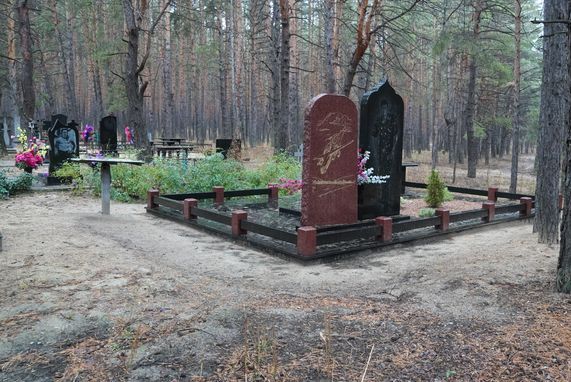 Под Харьковом восстановили изуродованный вандалами памятник