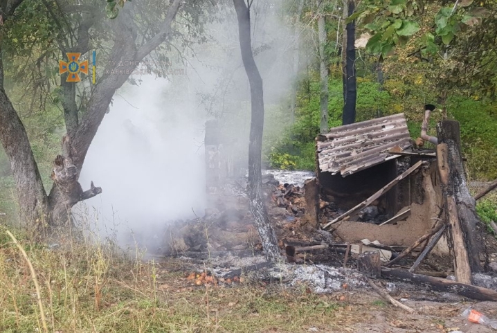 В Дергачах – пожар, под завалами нашли тело женщины