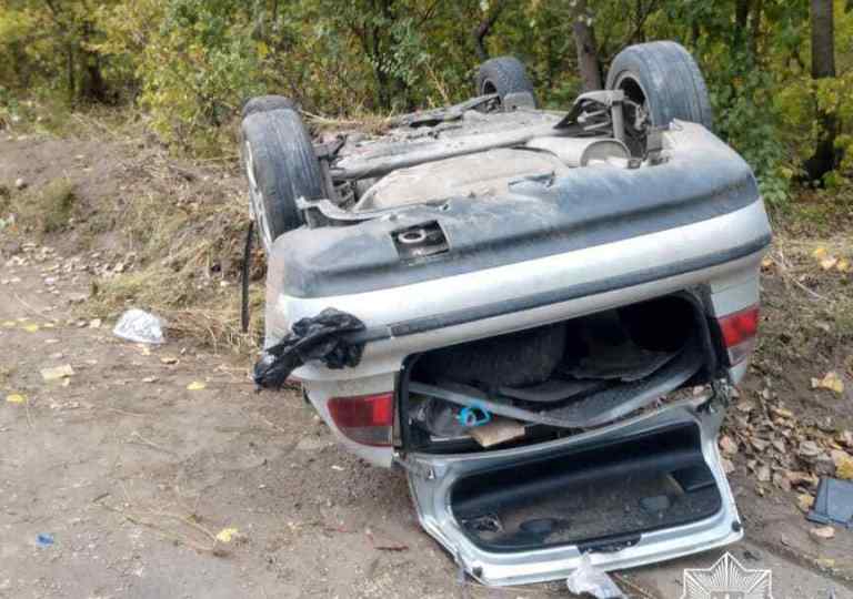 На окружной в Харькове опрокинулась машина, есть пострадавшие