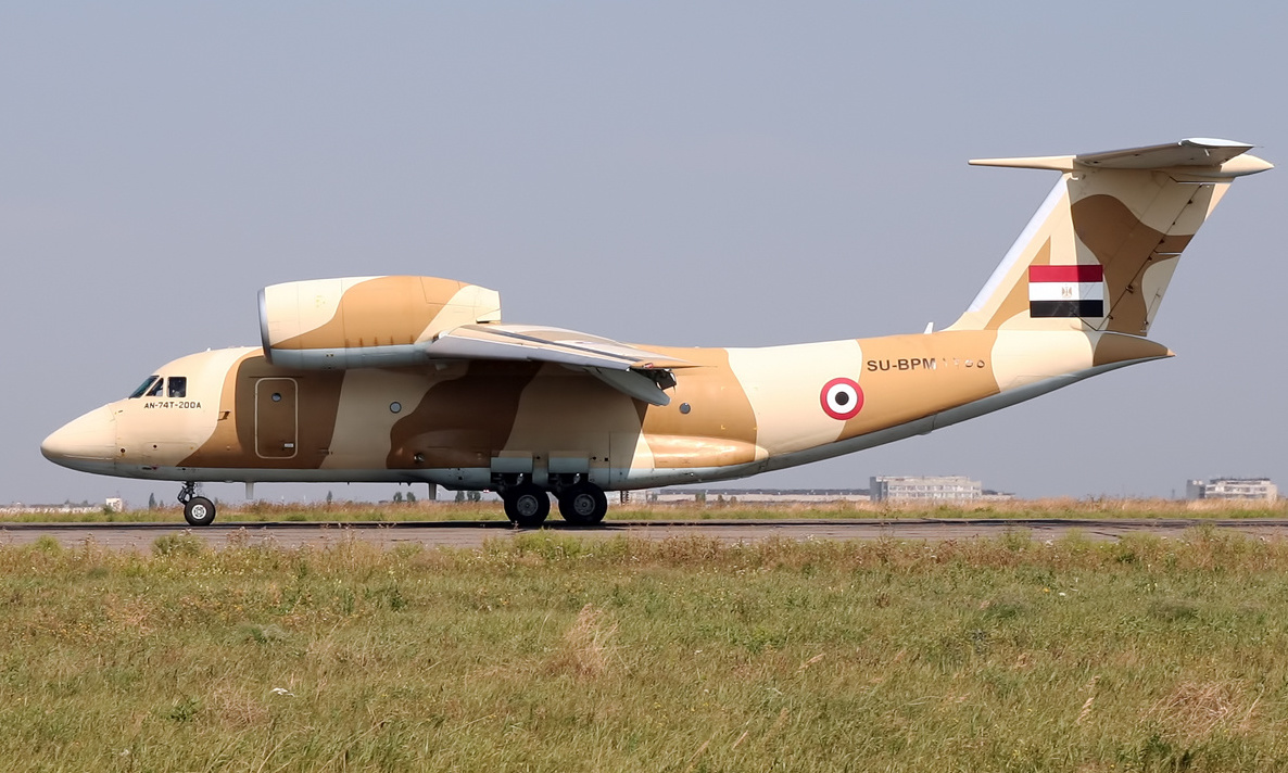 Сотрудники ХАЗа на месяц улетают в Египет. Они восстановят там самолет Ан-74