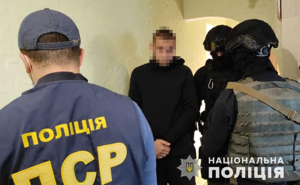 Угрожали расправой и требовали 600 тысяч долларов: в Харькове задержана банда вымогателей