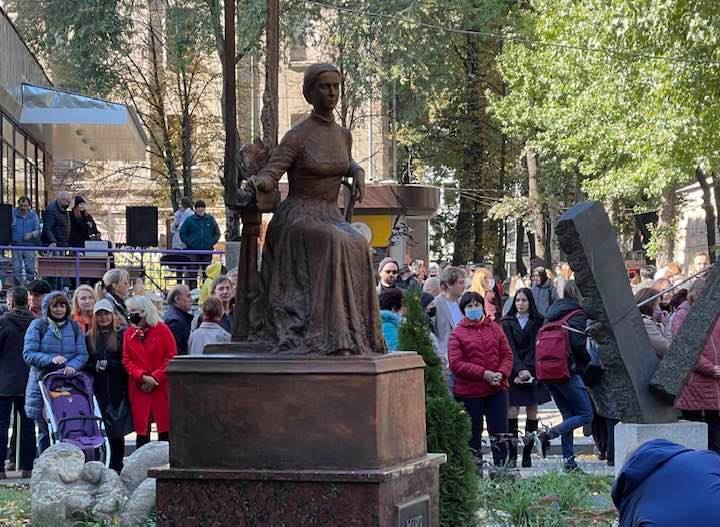 В центре Харькова установили новый памятник