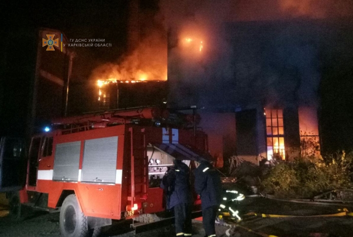 В Харькове – крупный пожар на складе