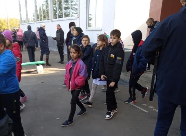 Под Харьковом эвакуировали 600 детей