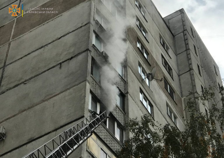 На Клочковской – пожар, из высотки эвакуировали жильцов
