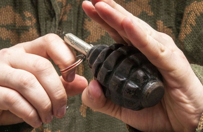 В Харьковской области пьяному мужчине гранатой оторвало пальцы