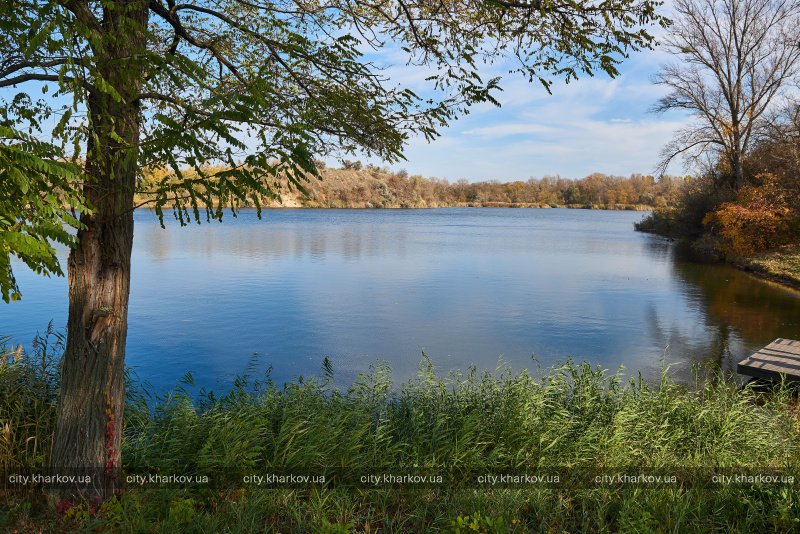 В Харькове начали делать еще одну зону отдыха у воды (фото)