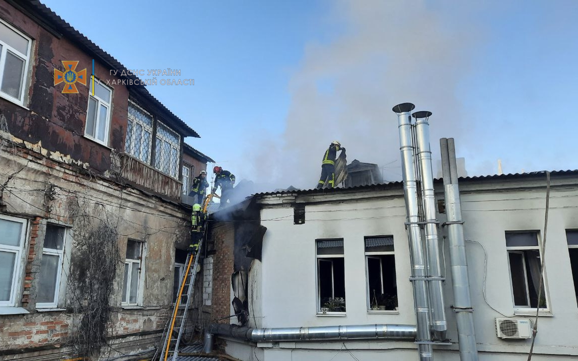 В Харькове горело старинное здание (фото, видео)