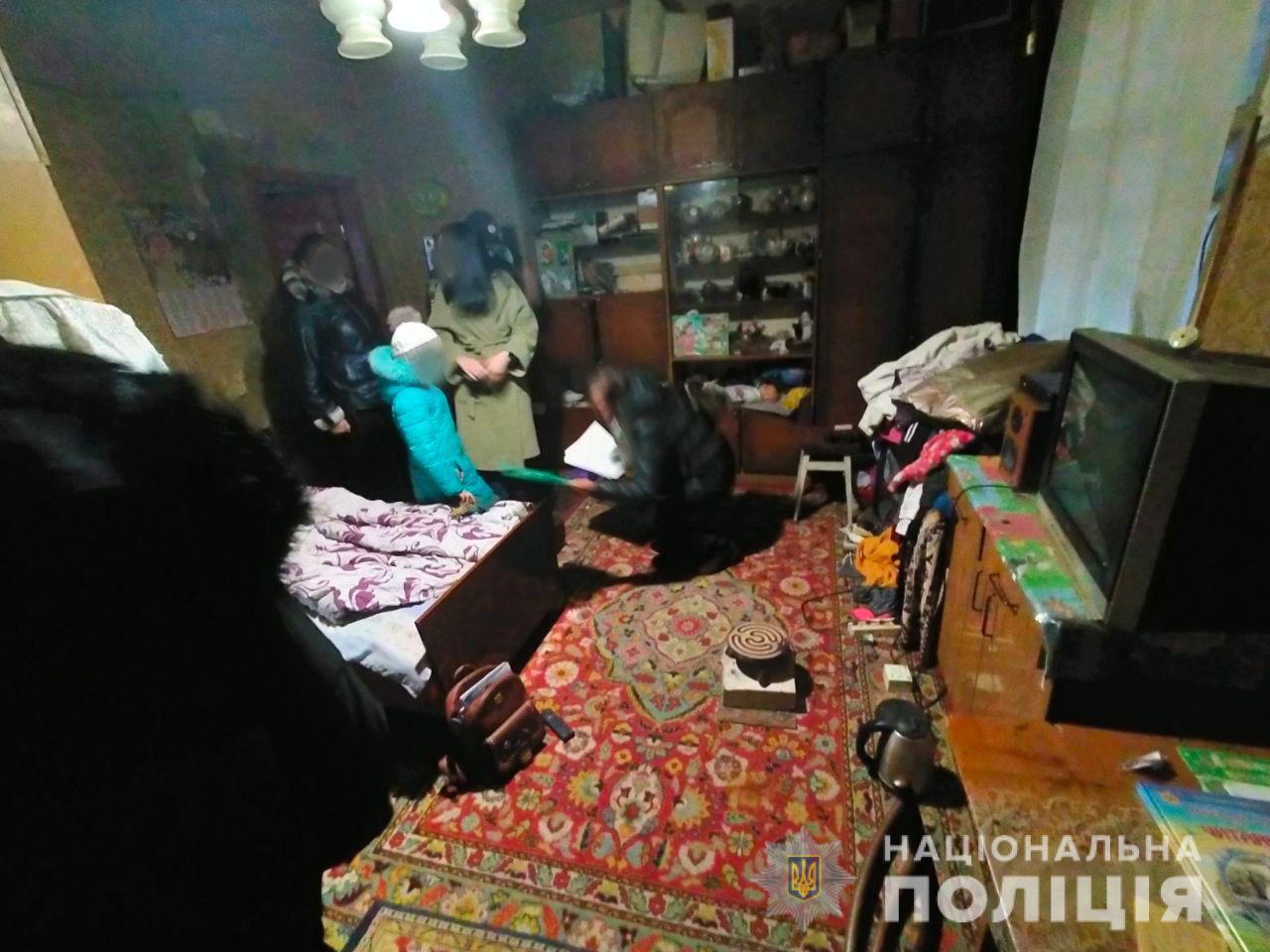 Без еды и отопления: под Харьковом мать держала девочку в нечеловеческих условиях