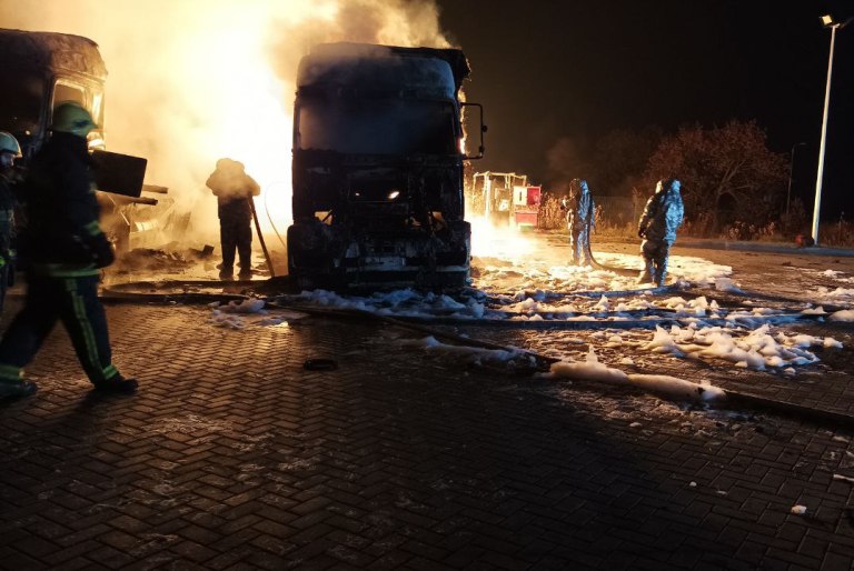 Пожар длиной в неделю: заправка на въезде в Харьков только перестала гореть
