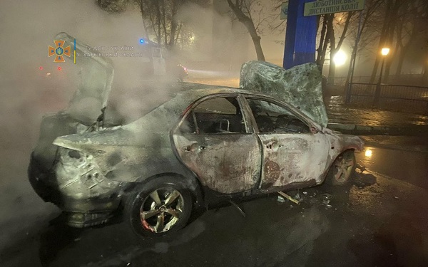Авария под Харьковом: после ДТП машина загорелась и выгорела дотла (фото)