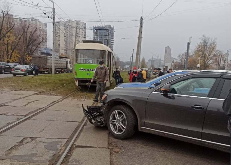 На Клочковской из-за аварии заблокировано движение трамваев
