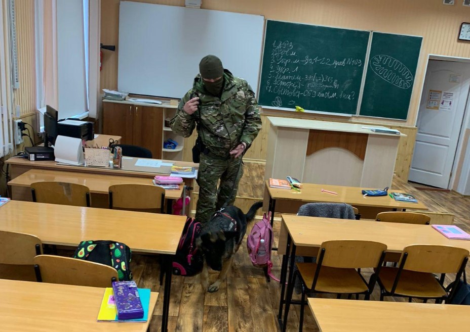 В Харькове эвакуировали больше 1300 школьников