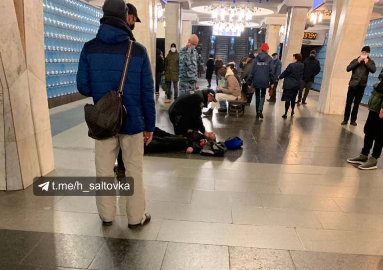 В метро на Салтовке умер пассажир