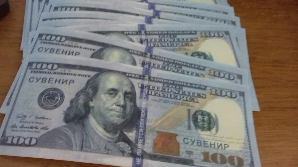 Харьковскую судью пытались подкупить сувенирными долларами