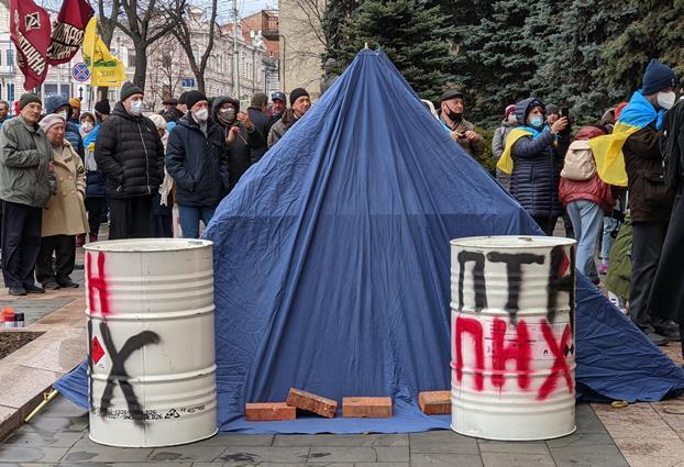 Шины, бочки и палатки: харьковчане отметили День Достоинства и Свободы