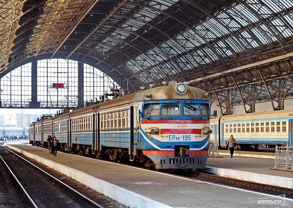 В Харькове нельзя купить билеты на поезда в Киев и Львов. В "Укрзалізниці" назвали причину