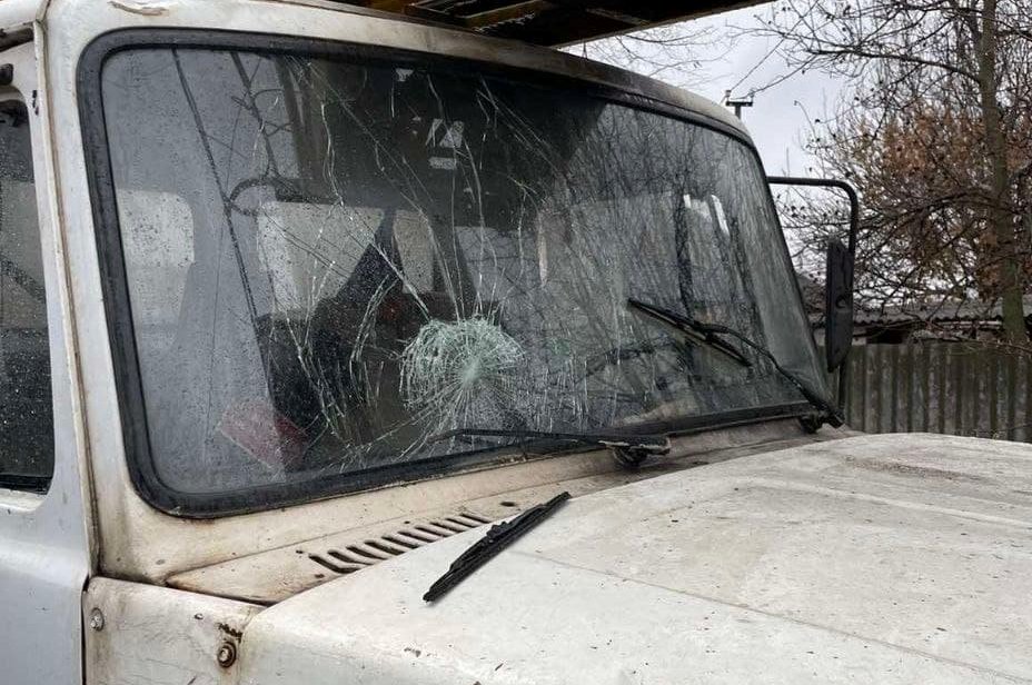 Под Харьковом мужчина с лопатой напал на бригаду облэнерго