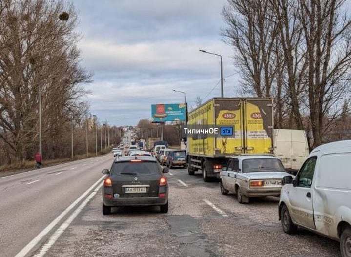 На въезде в Харьков - многокилометровая пробка