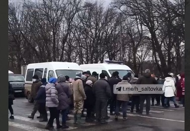 В Харьковской области протестующие перекрыли трассу (видео)