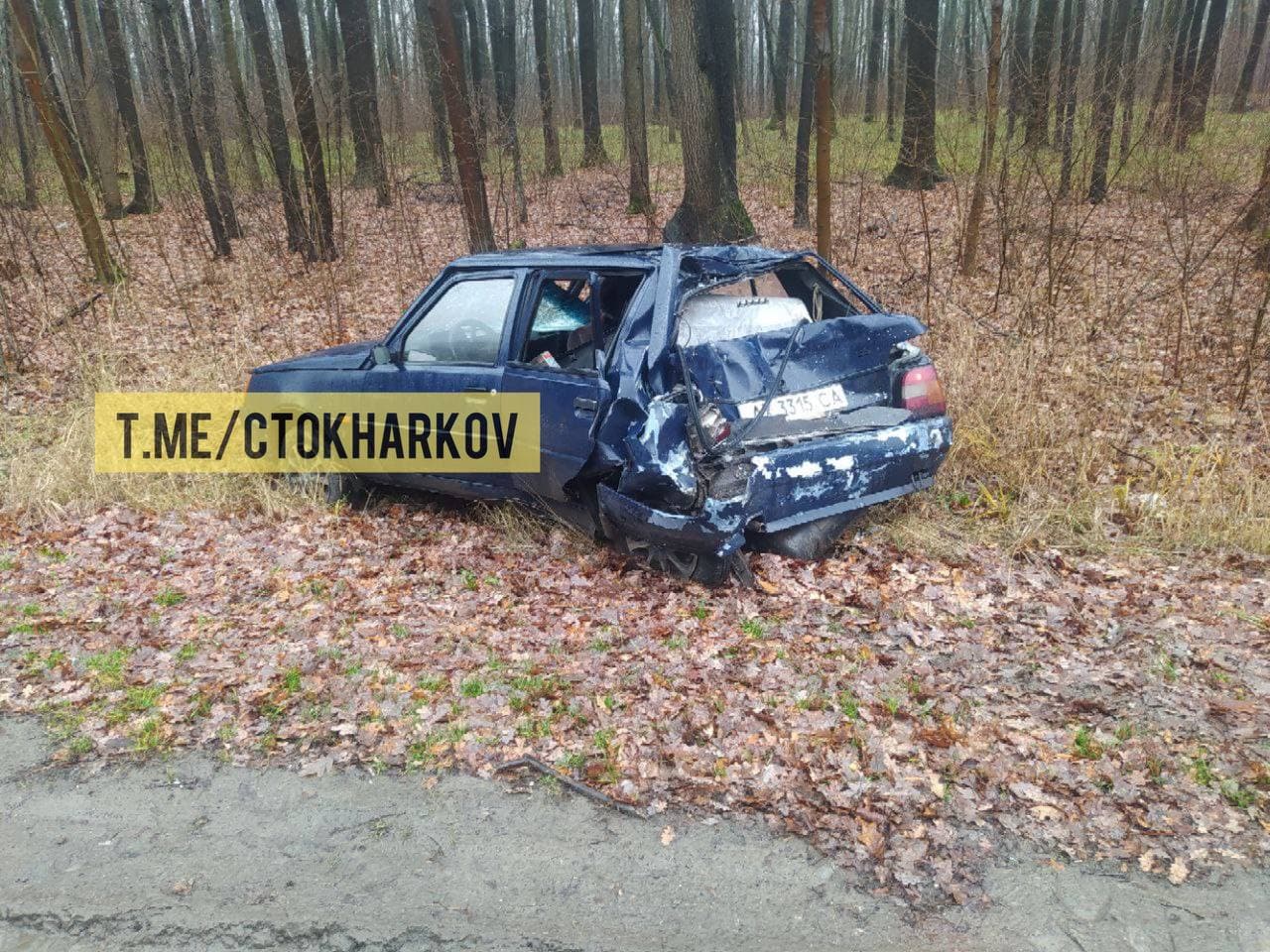 На окружной фура врезалась в "Славуту". Под легковушкой был мужчина, его раздавило