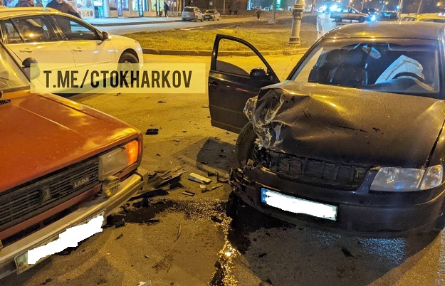 В Харькове пьяный водитель разбил несколько машин