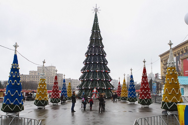 Харьковчанам без прививок предлагают на новогодние праздники оставаться дома