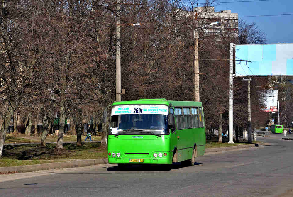 Харьковчане жалуются на нехватку автобусов из центра в спальные районы