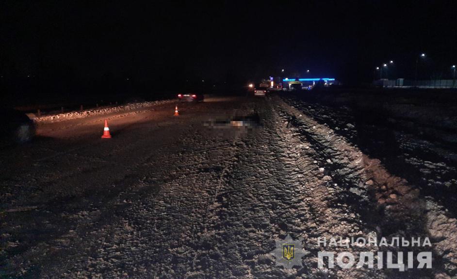 В пригороде Харькова сбитого человека оставили умирать на дороге