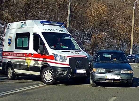 На спуске Веснина "скорая" попала в ДТП