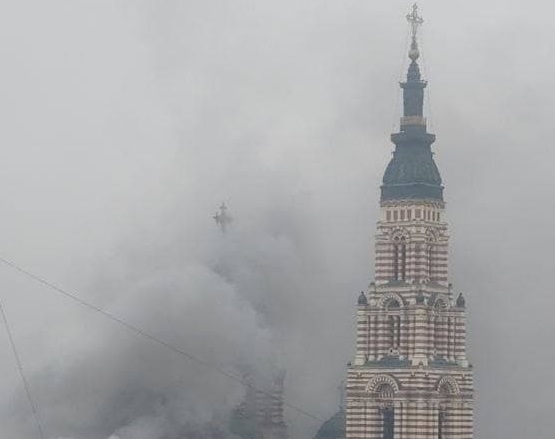В Харькове - пожар на территории Благовещенского собора (видео)