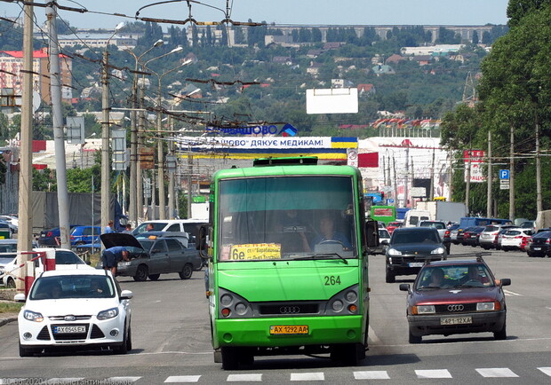 На Салтовке перевозчики бросили два автобусных маршрута