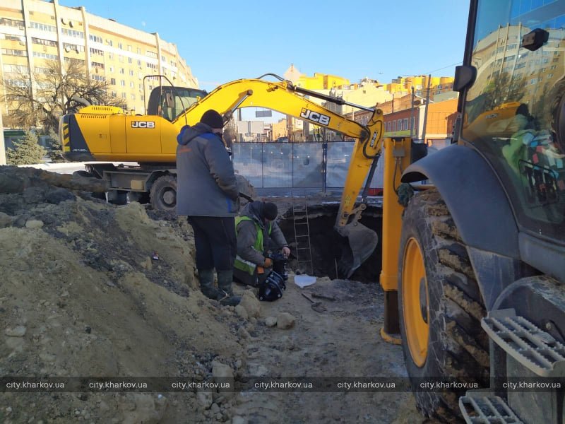 На Московском проспекте - прорыв трубопровода, людям подвозят воду цистернами