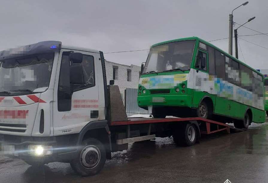 В Харькове у водителя отобрали автобус