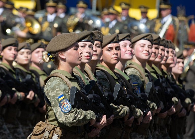 Воинский учет для женщин: Зеленский обещает послабления