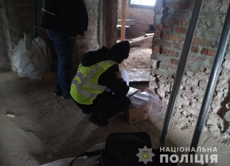 В Харькове на стройке рабочего насмерть привалило стеной (фото)